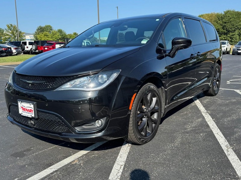 Chrysler Pacifica Vehicle Image 07