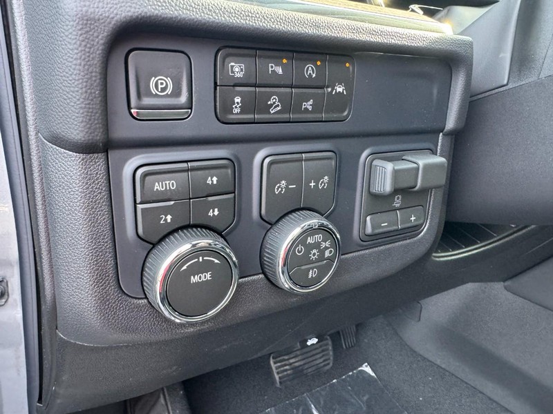 Chevrolet Tahoe Vehicle Image 13