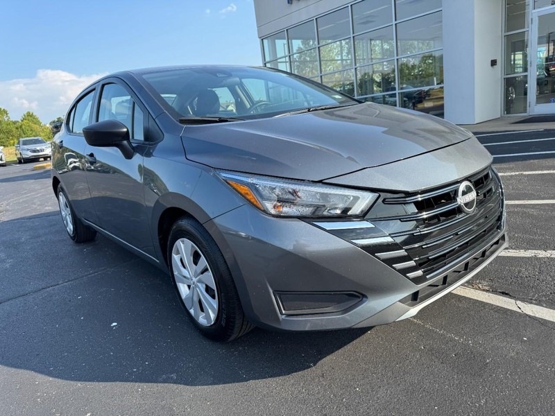 Nissan Versa Vehicle Image 02
