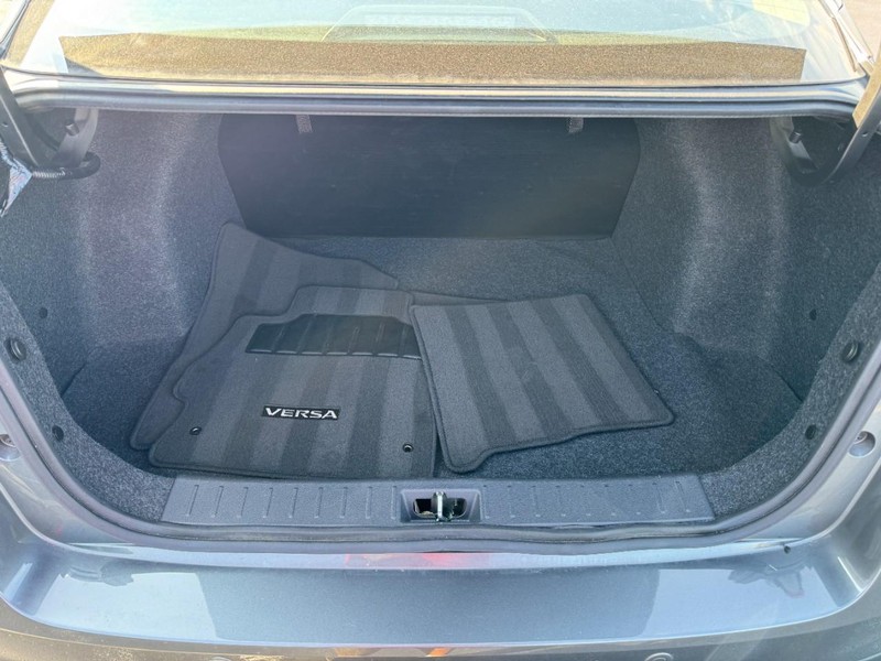 Nissan Versa Vehicle Image 06