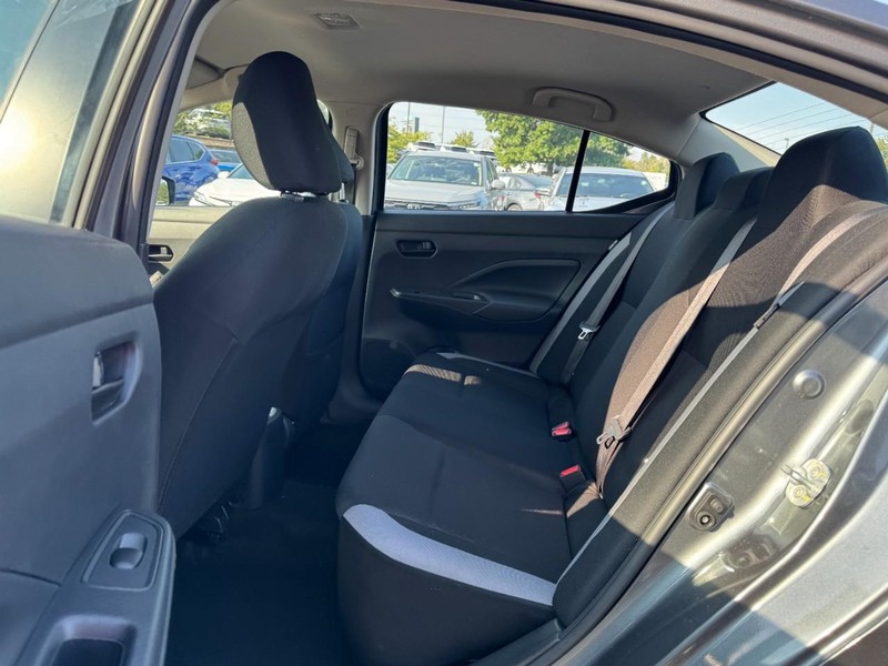 Nissan Versa Vehicle Image 10