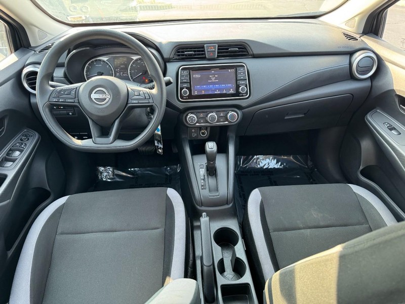Nissan Versa Vehicle Image 11
