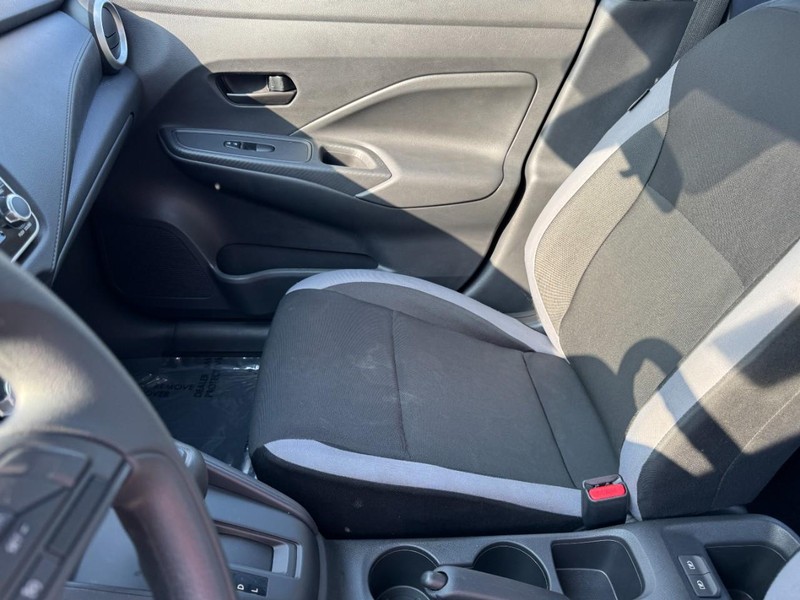 Nissan Versa Vehicle Image 13