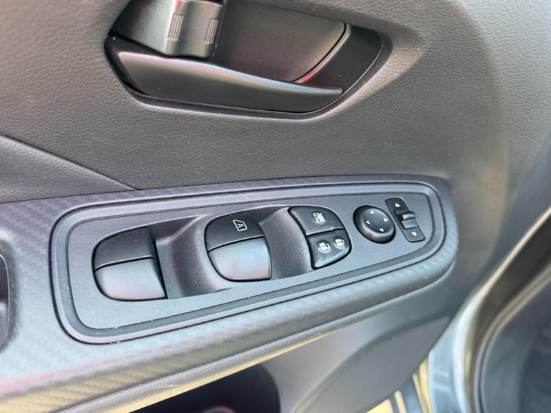 Nissan Versa Vehicle Image 15