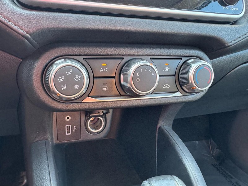 Nissan Versa Vehicle Image 18