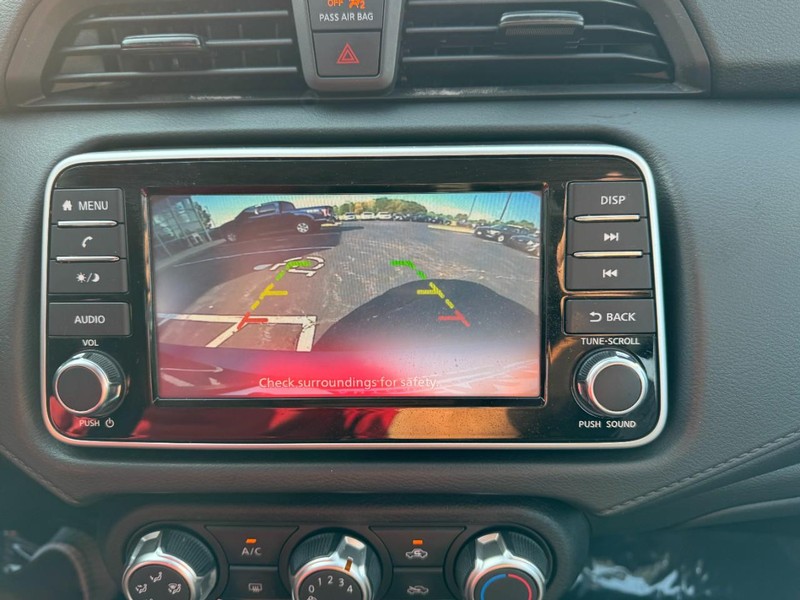 Nissan Versa Vehicle Image 20