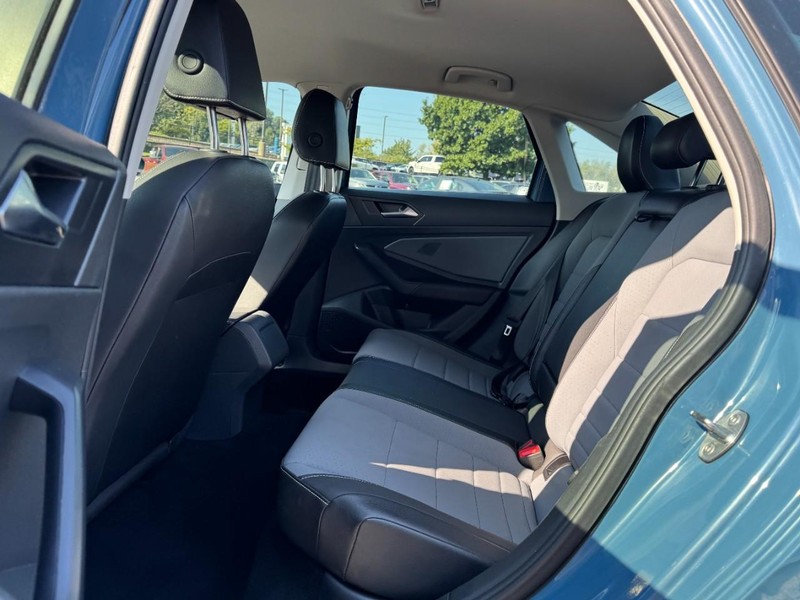 Volkswagen Jetta Vehicle Image 10