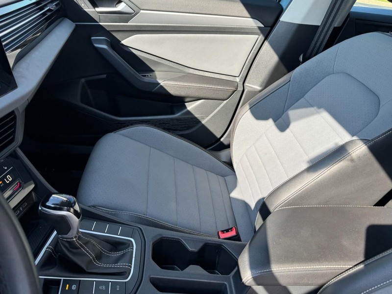Volkswagen Jetta Vehicle Image 13
