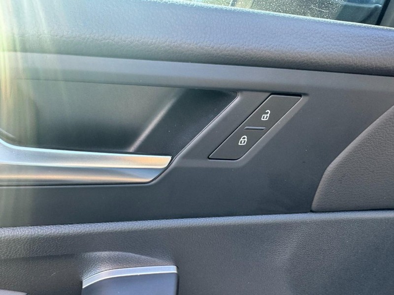Volkswagen Jetta Vehicle Image 16