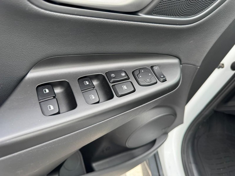 Hyundai Kona Vehicle Image 16