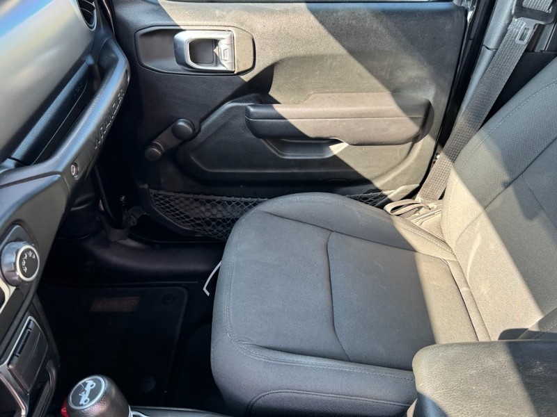 Jeep Wrangler Unlimited Vehicle Image 10