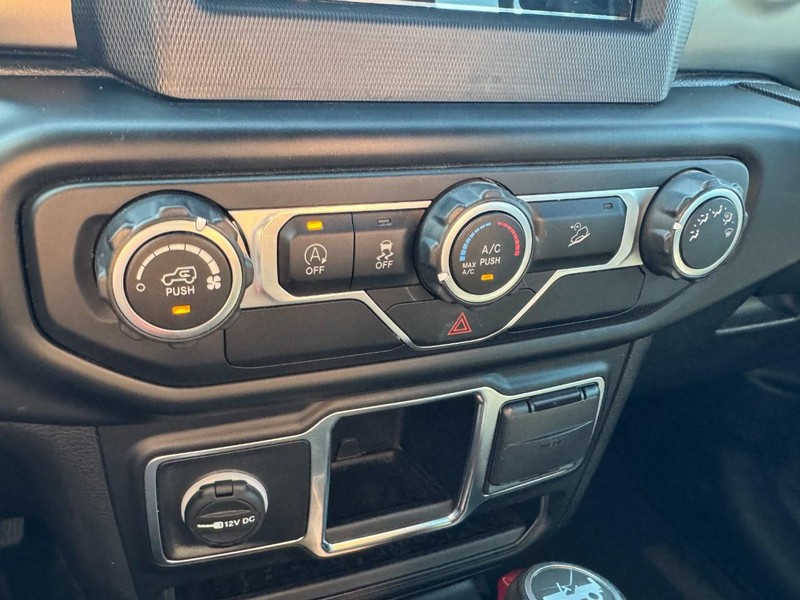 Jeep Wrangler Unlimited Vehicle Image 17