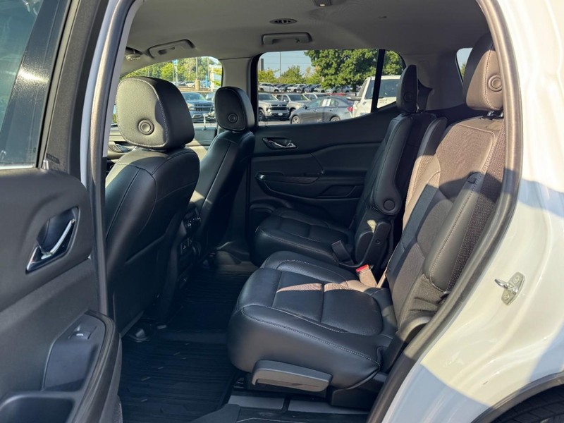 GMC Acadia Vehicle Image 10