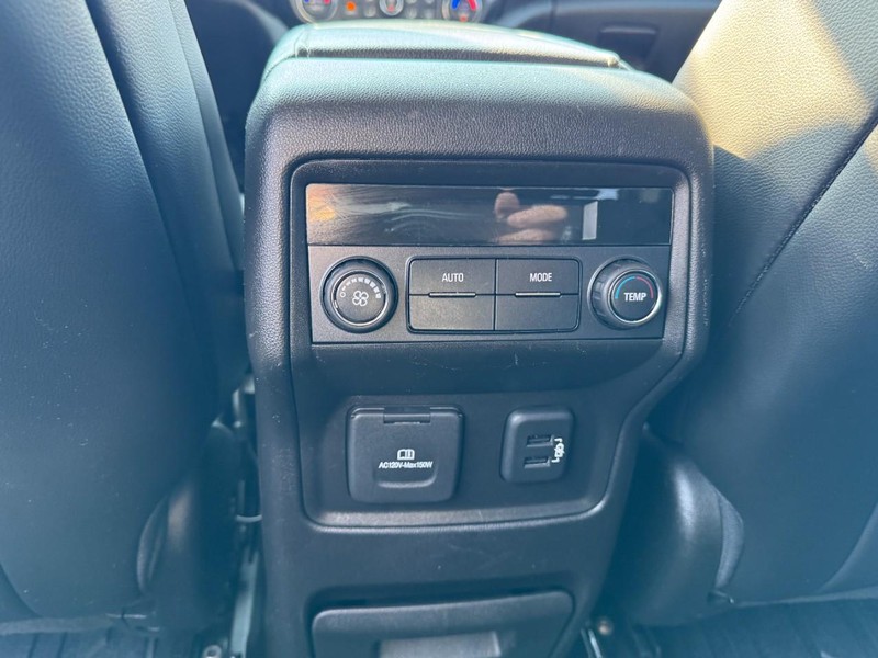 GMC Acadia Vehicle Image 11