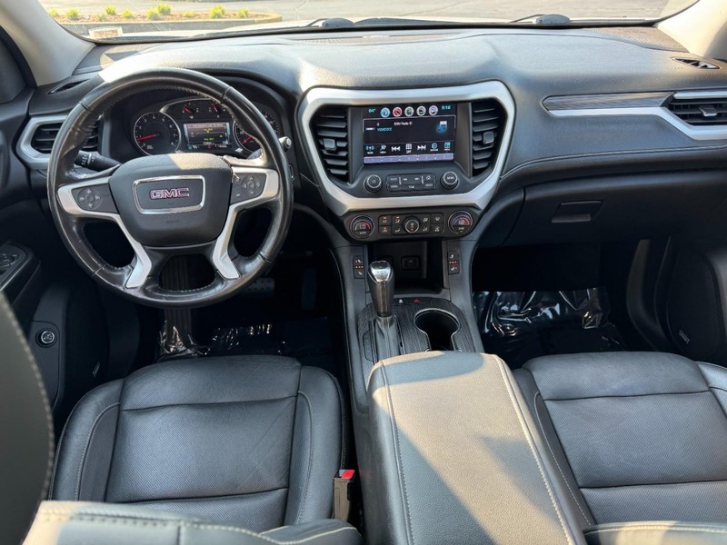 GMC Acadia Vehicle Image 12