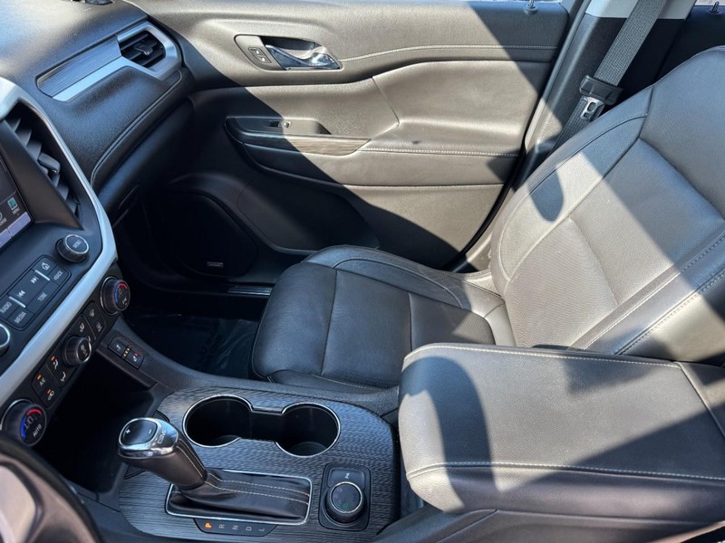 GMC Acadia Vehicle Image 13