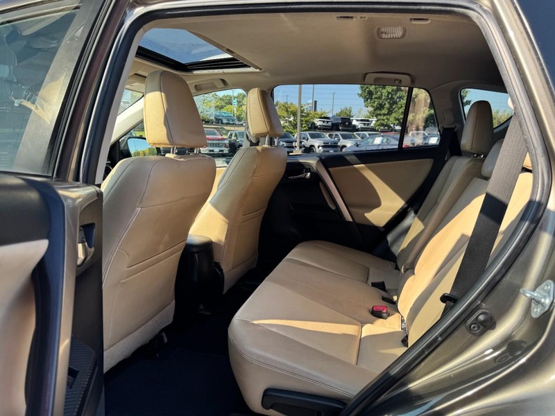 Toyota RAV4 Vehicle Image 10