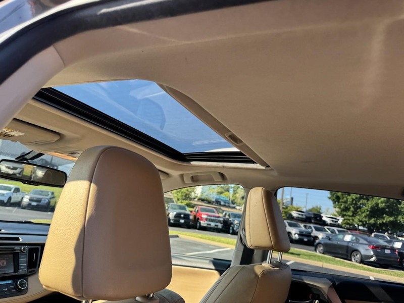 Toyota RAV4 Vehicle Image 11