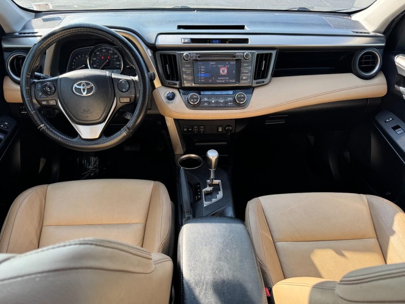 Toyota RAV4 Vehicle Image 12