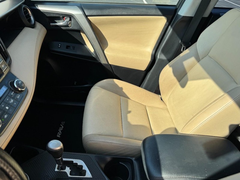 Toyota RAV4 Vehicle Image 14