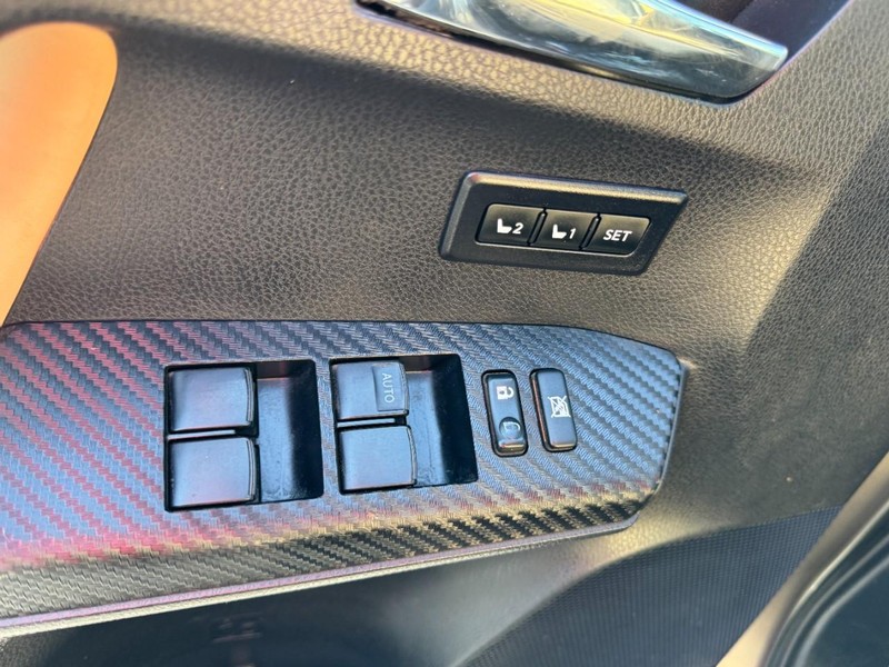Toyota RAV4 Vehicle Image 16