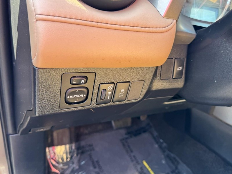 Toyota RAV4 Vehicle Image 17
