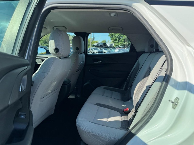 Chevrolet TrailBlazer Vehicle Image 10