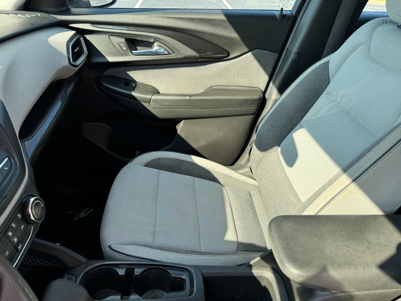 Chevrolet TrailBlazer Vehicle Image 13