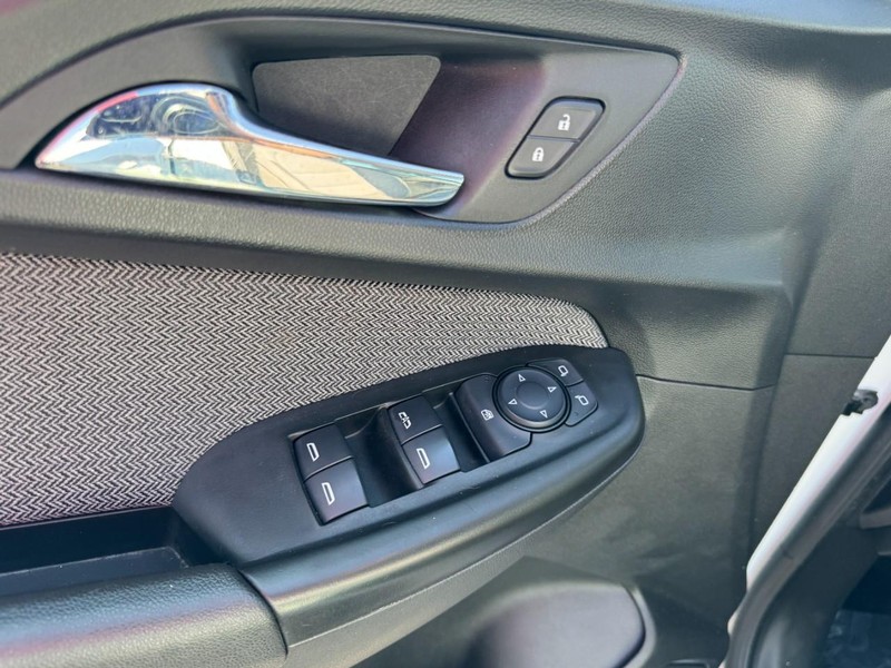 Chevrolet TrailBlazer Vehicle Image 15