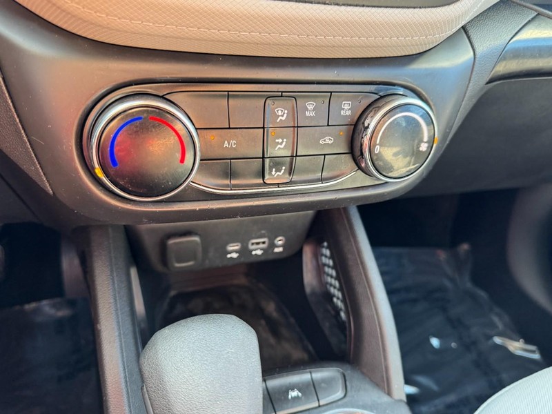 Chevrolet TrailBlazer Vehicle Image 18