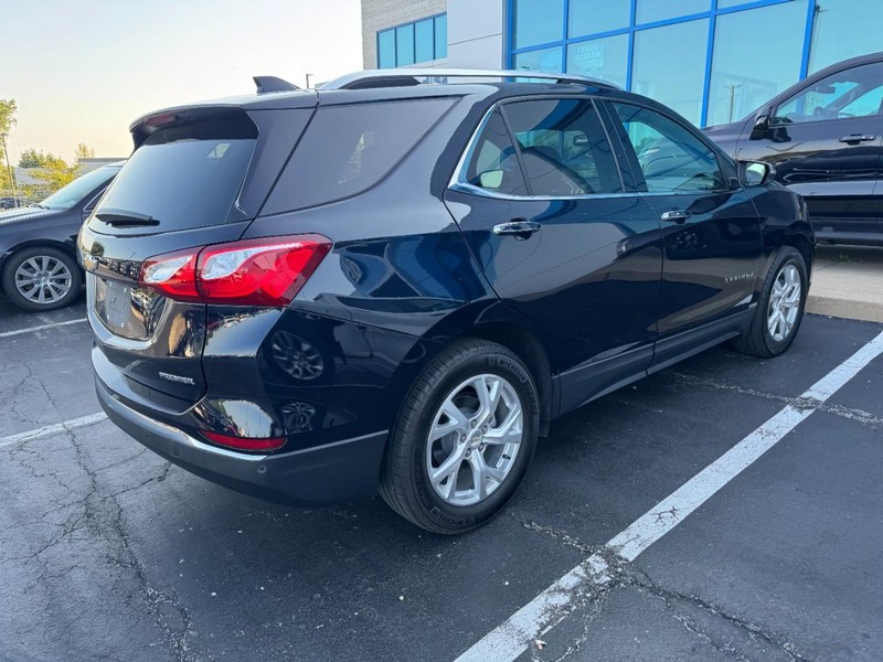 Chevrolet Equinox Vehicle Full-screen Gallery Image 02