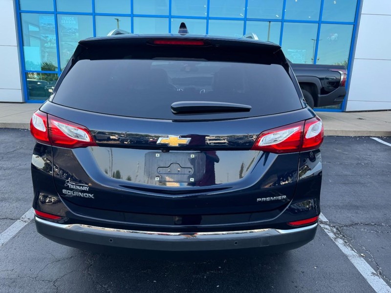 Chevrolet Equinox Vehicle Full-screen Gallery Image 03