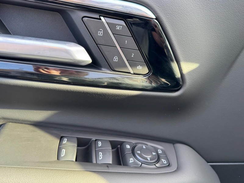 Chevrolet Tahoe Vehicle Image 12