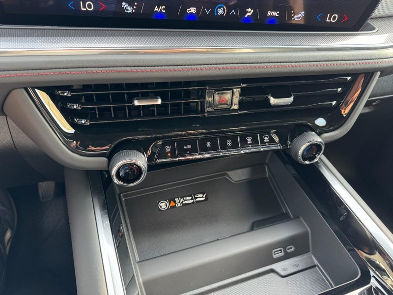 Chevrolet Tahoe Vehicle Image 16