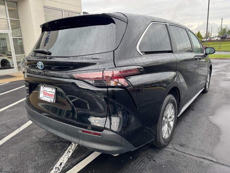 Toyota Sienna Vehicle Image 03