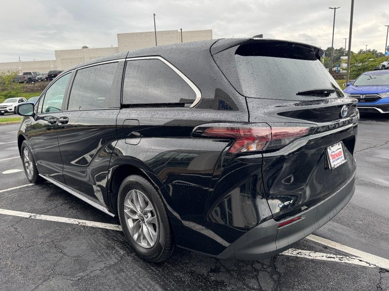 Toyota Sienna Vehicle Image 05