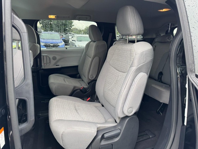 Toyota Sienna Vehicle Image 10