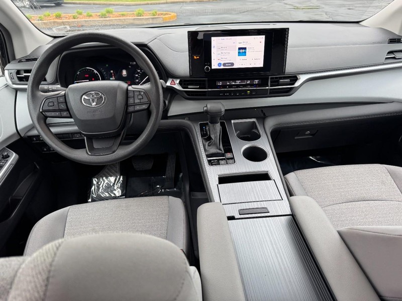 Toyota Sienna Vehicle Image 12