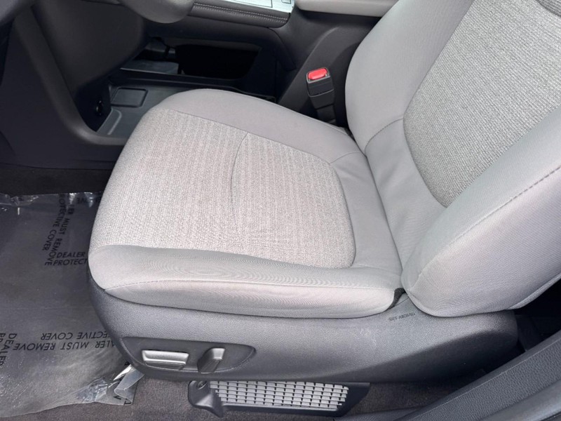 Toyota Sienna Vehicle Image 15