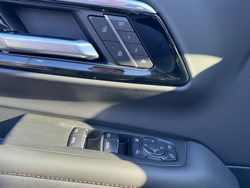 Chevrolet Tahoe Vehicle Image 11