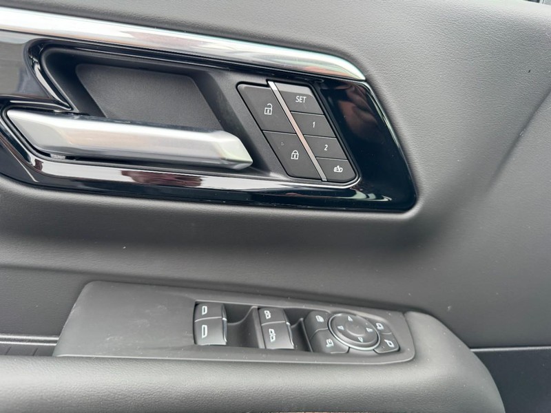 Chevrolet Tahoe Vehicle Image 12