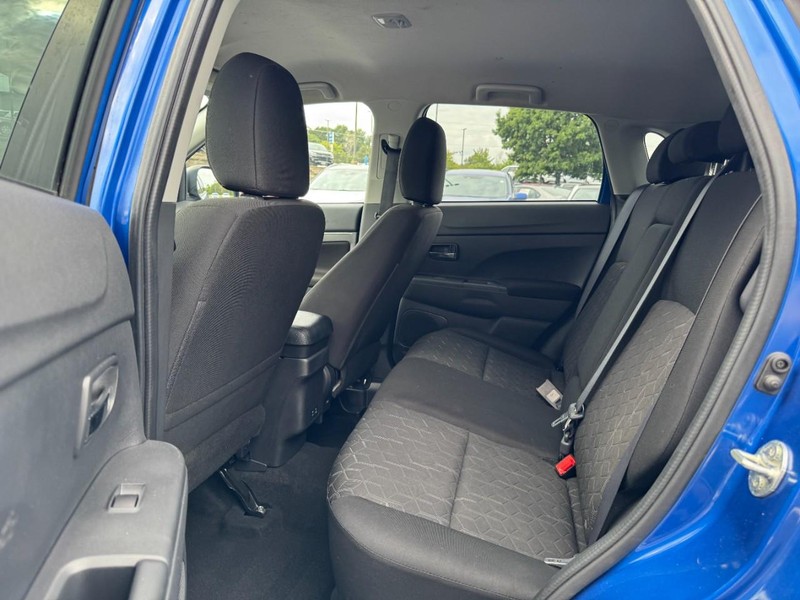Mitsubishi Outlander Sport Vehicle Image 10
