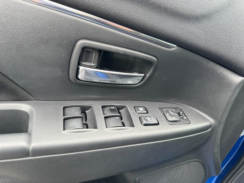 Mitsubishi Outlander Sport Vehicle Image 15
