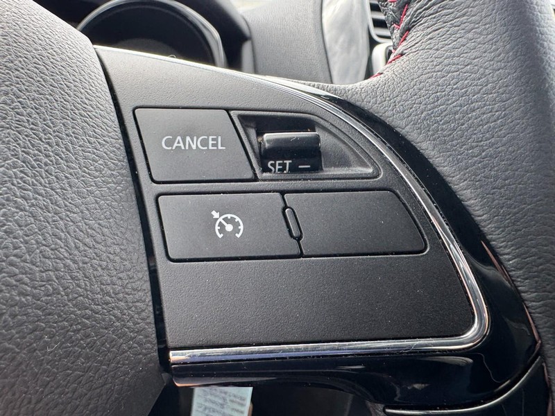 Mitsubishi Outlander Sport Vehicle Image 17