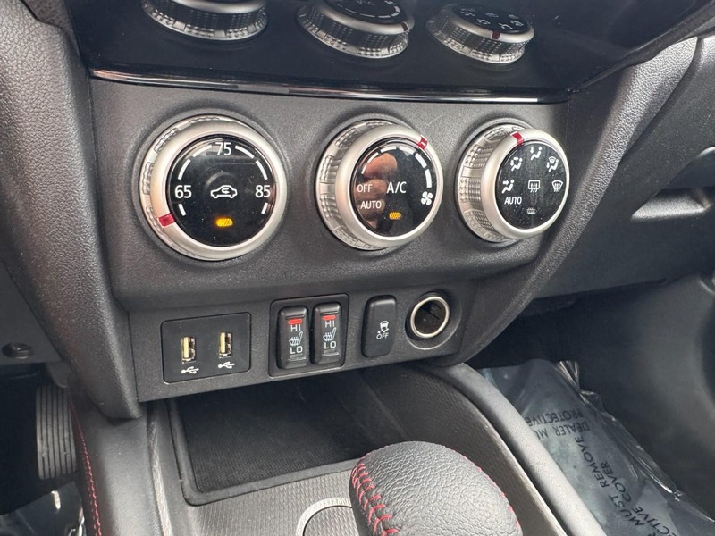Mitsubishi Outlander Sport Vehicle Image 18