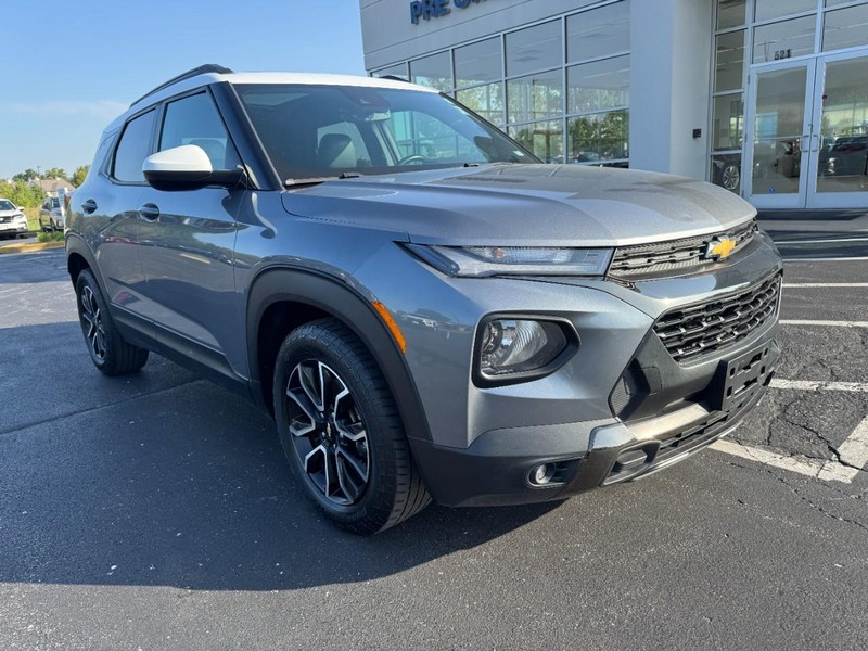 Chevrolet TrailBlazer Vehicle Image 02