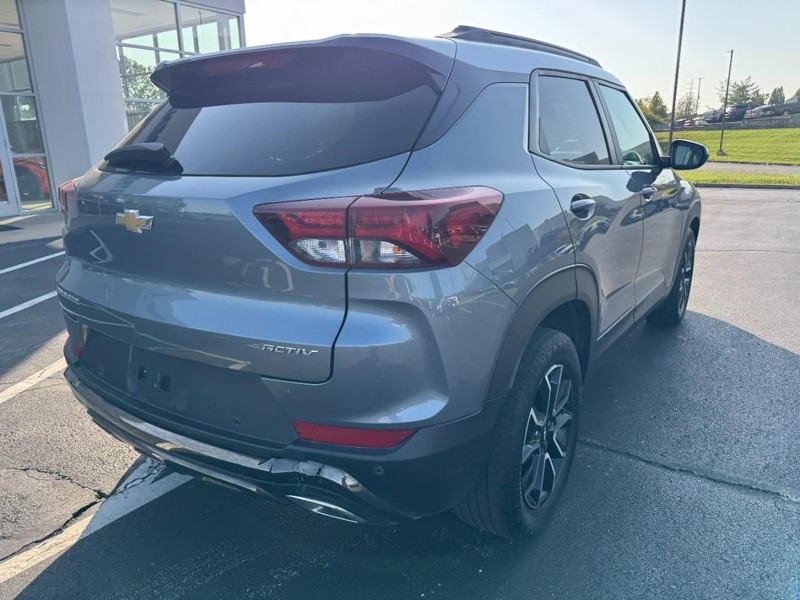 Chevrolet TrailBlazer Vehicle Image 03