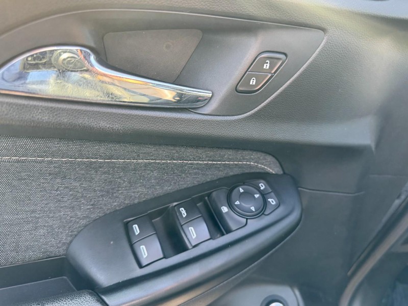 Chevrolet TrailBlazer Vehicle Image 16