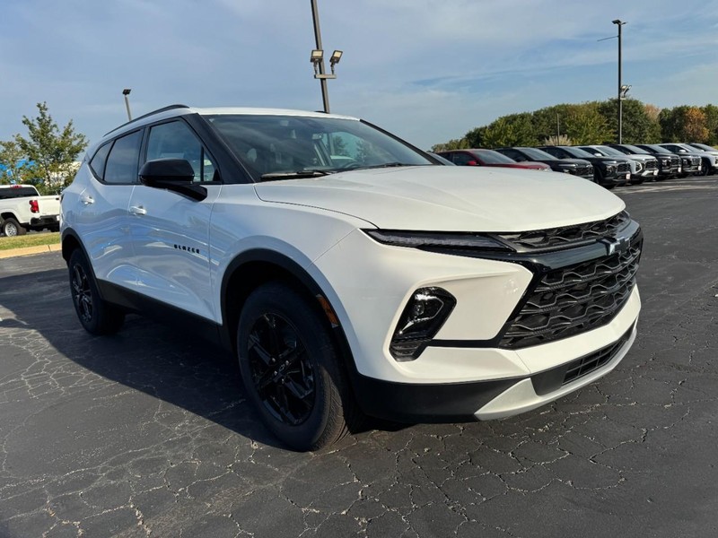 Chevrolet Blazer Vehicle Image 02