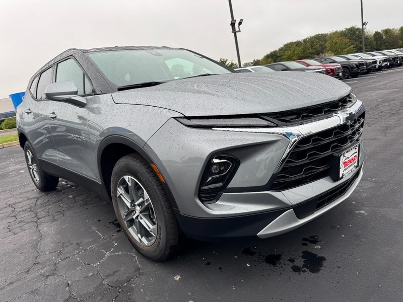 Chevrolet Blazer Vehicle Image 02